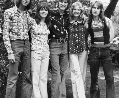 MOM + THE REBELS