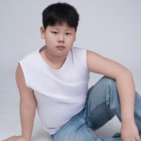吕怡飞演员头像